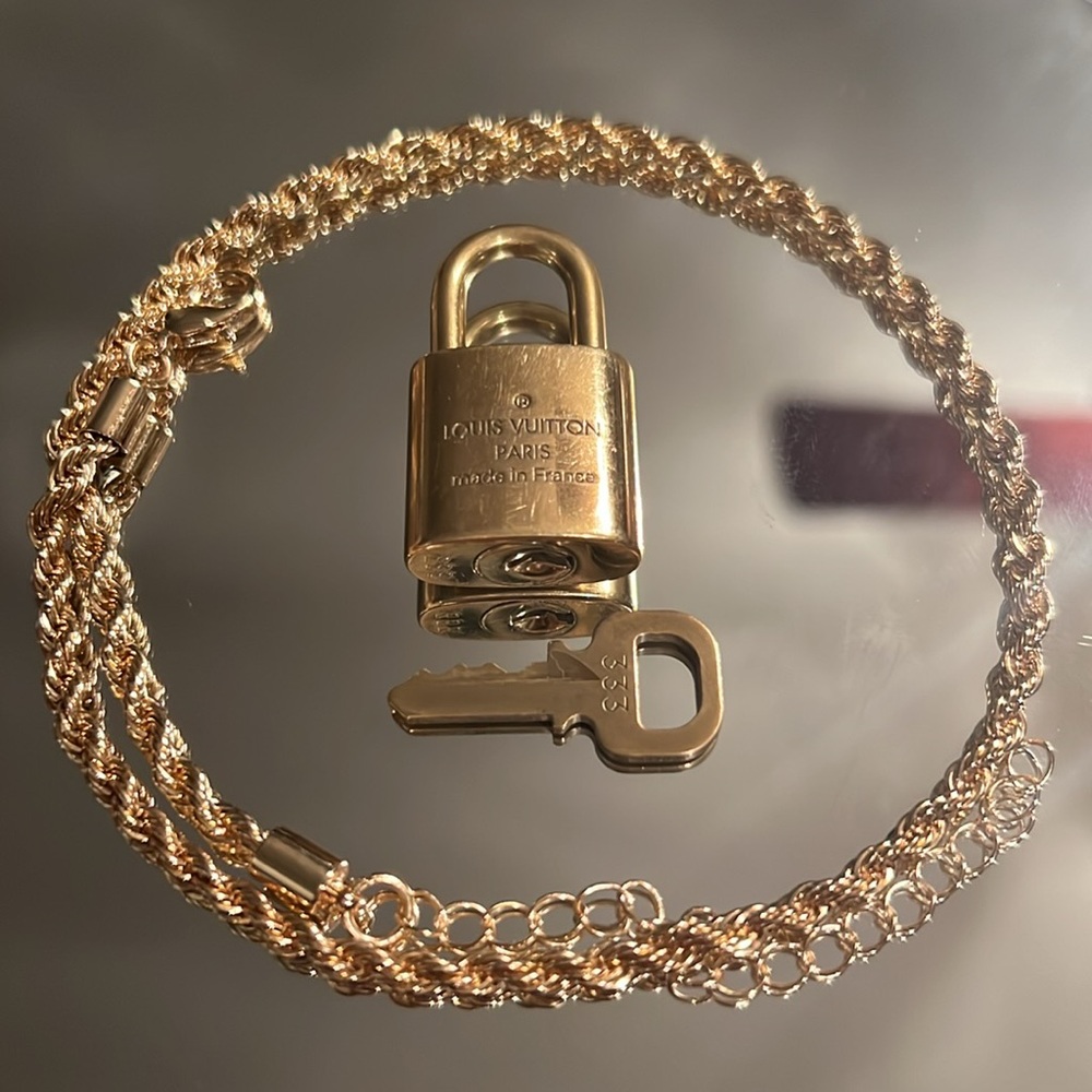 LOUIS VUITTON Lock & Key #333 w/Chain - Picture 5 of 10
